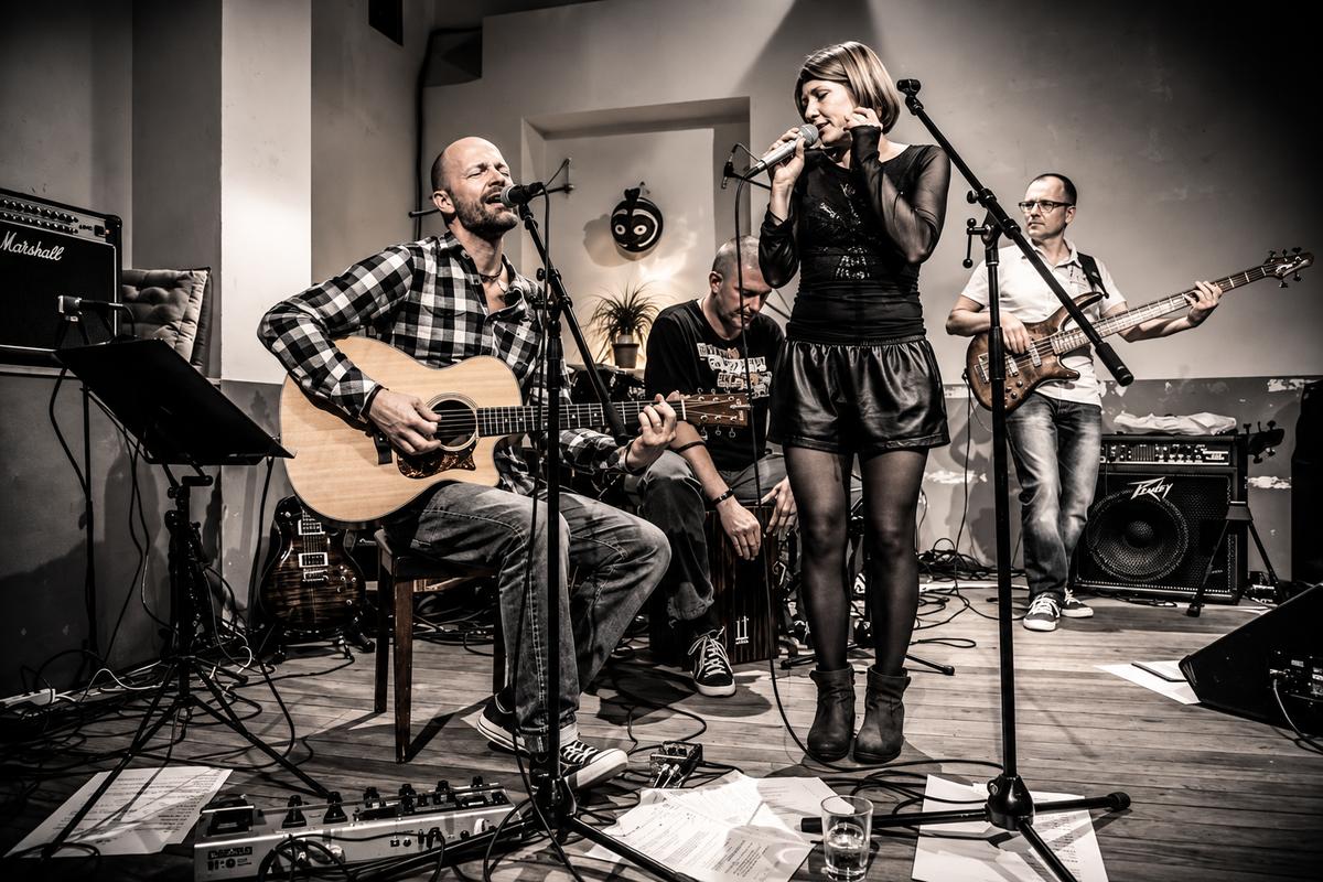 Blue Wonder Band Live
