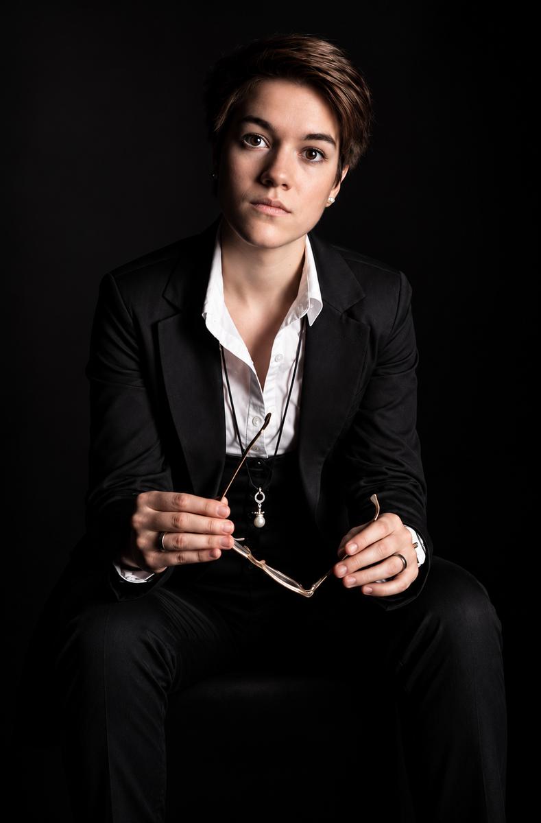 Business Portrait Frau Anzug Studio